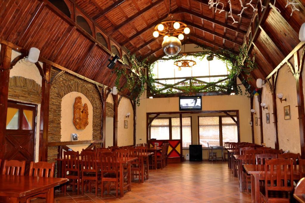 Focus Hotel Khust Bagian luar foto