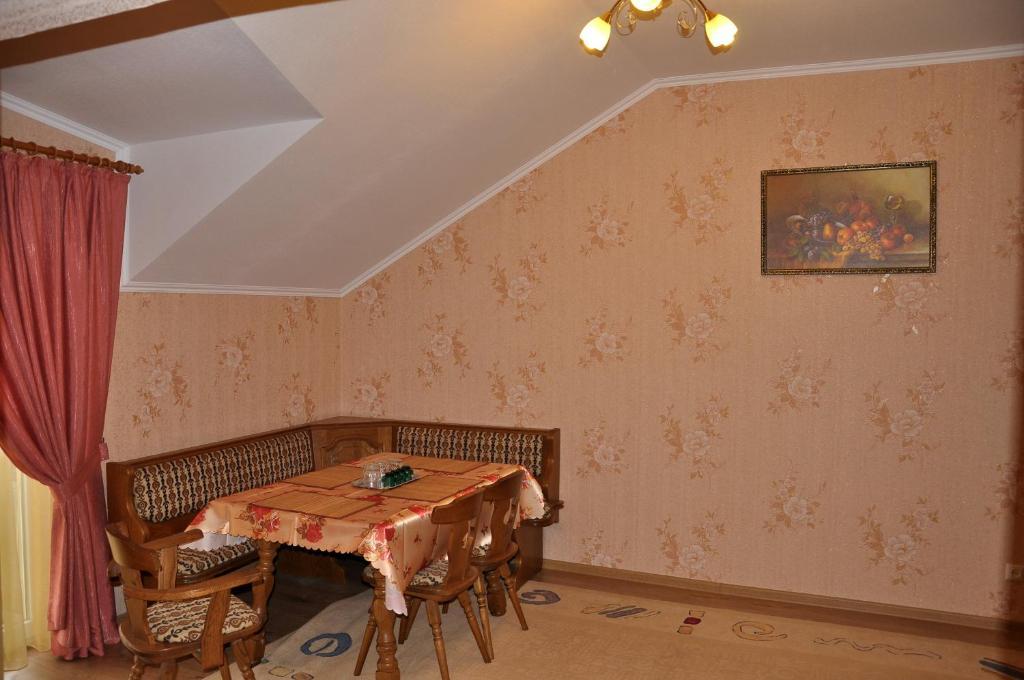 Focus Hotel Khust Bagian luar foto