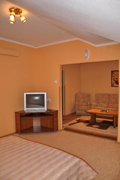 Focus Hotel Khust Bagian luar foto