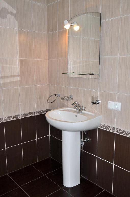 Focus Hotel Khust Bagian luar foto