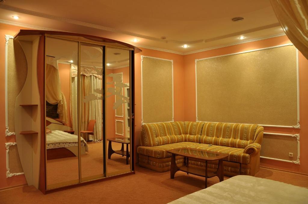 Focus Hotel Khust Bagian luar foto