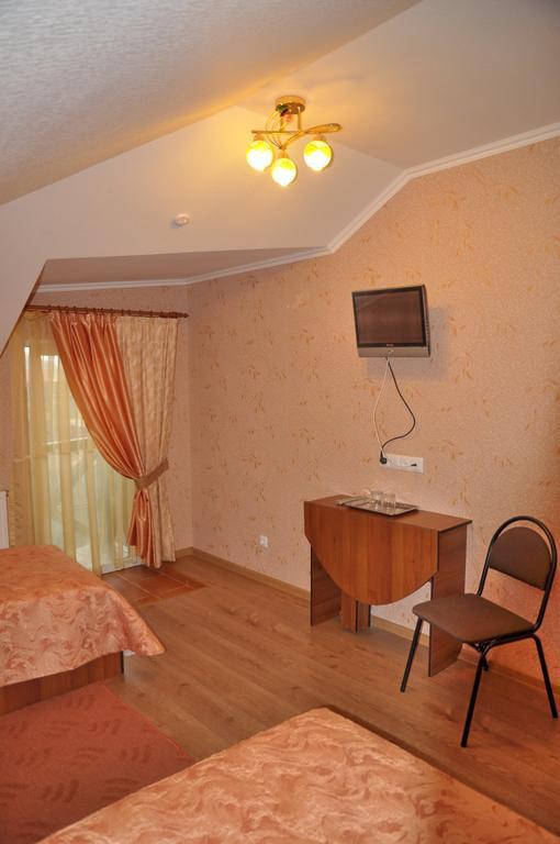 Focus Hotel Khust Bagian luar foto