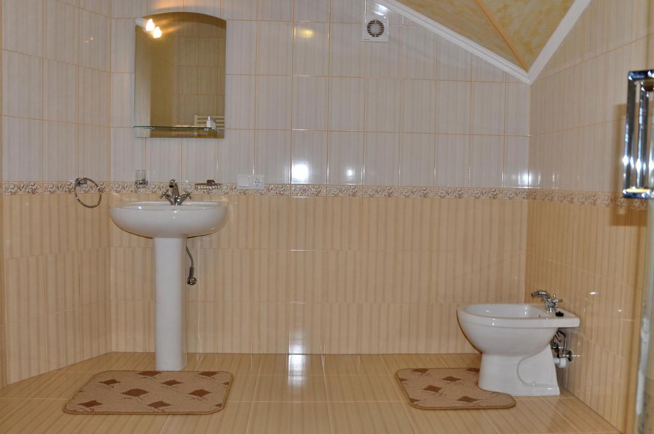 Focus Hotel Khust Bagian luar foto